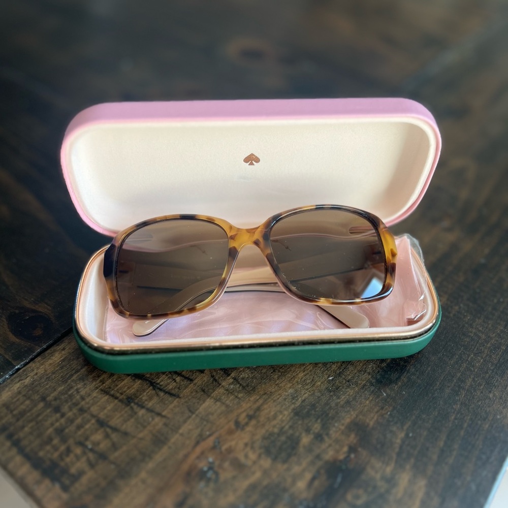 Kate Spade sunglasses, brown tortoise/light pink interior, brand new never worn